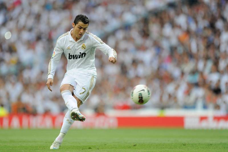 Cristiano Ronaldo pass