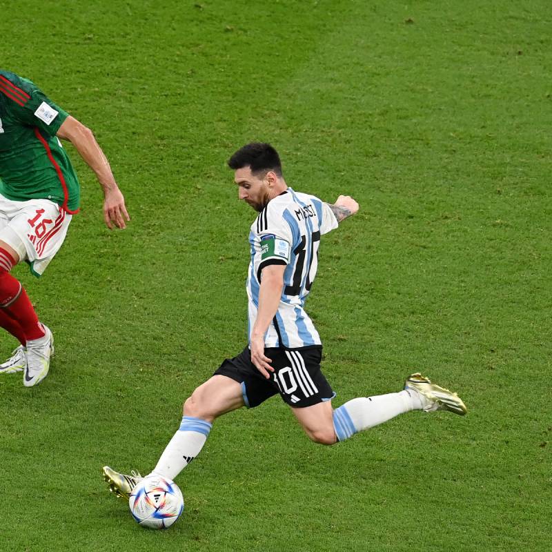 Kỹ thuật sút của Messi