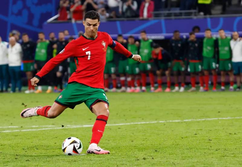 So sánh với các cầu thủ khác trong việc sút penalty